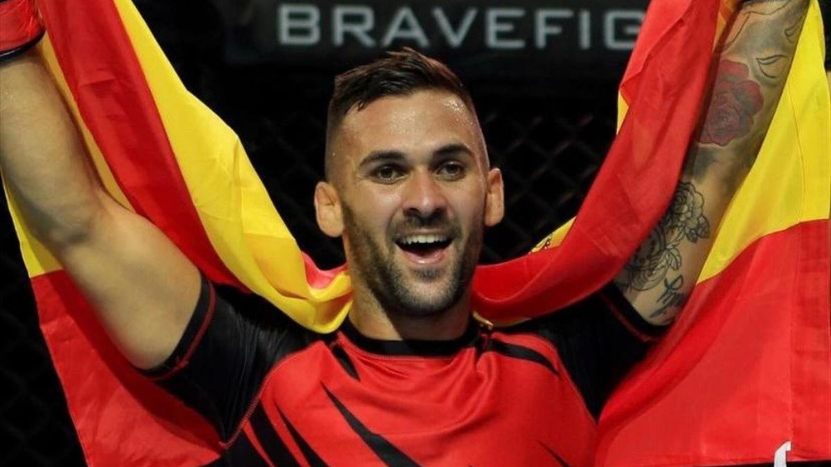 Hecher Sosa disputará el cinturón de peso bantam de FCR el próximo sábado 24 de febrero y pasó por Jaula para compartir su preparación.