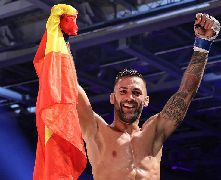 Hecher Sosa conquista el cinturón de peso bantam de FCR