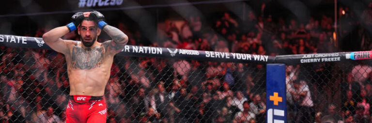 Ilia Topuria venció a Alexander Volkanovski en el combate principal de UFC 298