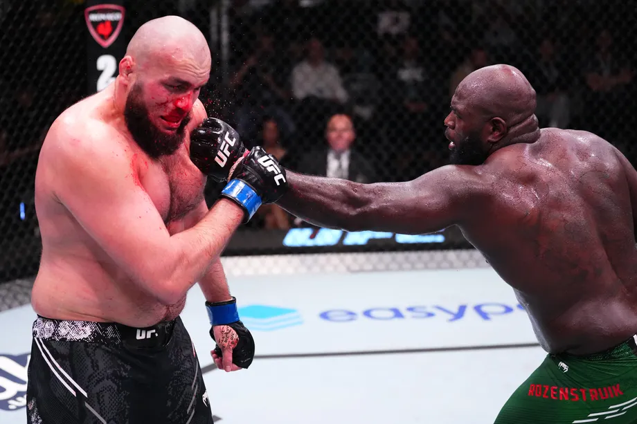 Jairzinho Rozenstruik venció a Shamil Gaziev después de que el árbitro parara la pelea entre el cuarto y el quinto asalto.