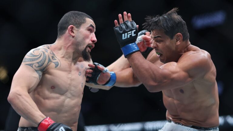 Robert Whittaker se medirá a Khamzat Chimaev en UFC Arabia Saudí.