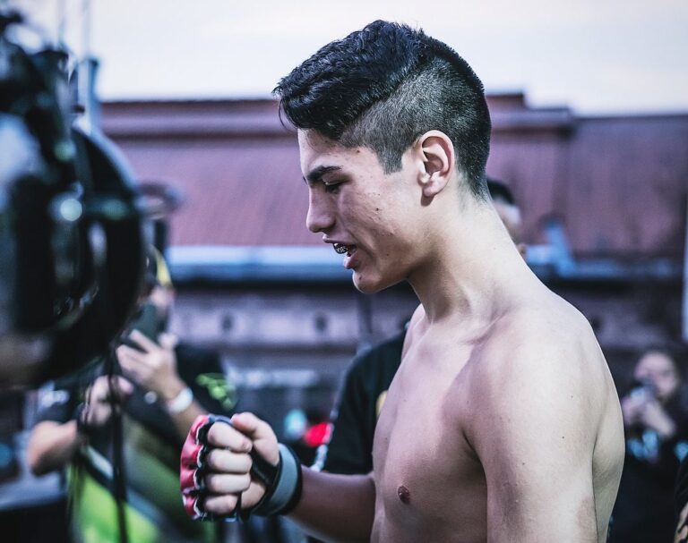 Alberth Bahamondes tiene 15 años, cuenta con 4 combates profesionales de MMA y espera cumplir la mayoría de edad en la UFC.