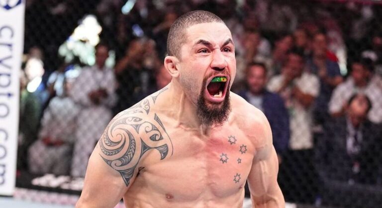 Robert Whittaker noqueó a Ikram Aliskerov en UFC Arabia Saudí y vuelve a reclamar una oportunidad por el título de peso medio.