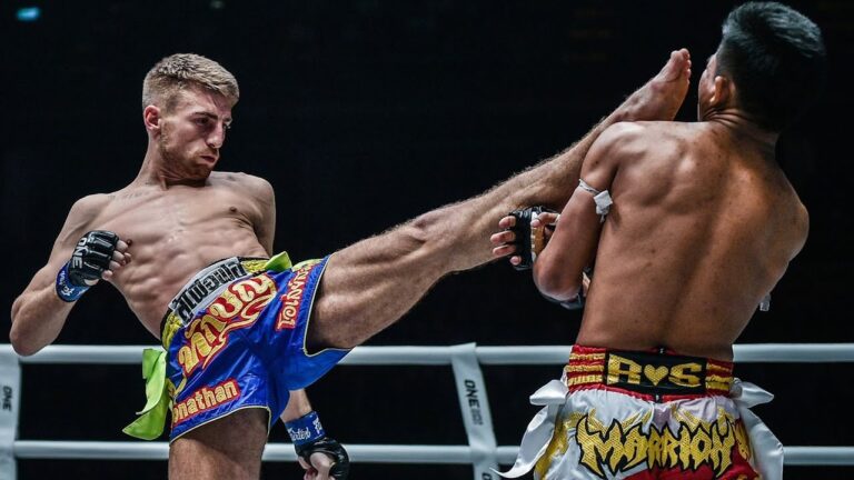 El actual campeón de peso bantam de ONE en muay thai y kickboxing, Jonathan Haggerty, se enfrenta a la leyenda de Superlek.