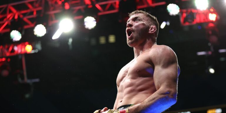 El entrenador de Dricus Du Plessis ve a Robert Whittaker en Sydney como próximo rival por el cinturón del peso medio.