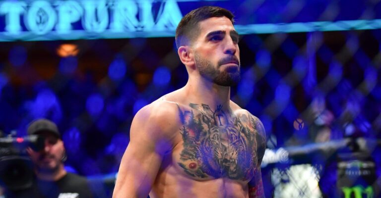 Ilia Topuria noquea a Charles Oliveira en el primer asalto y se convierte en campeón del peso ligero de UFC.