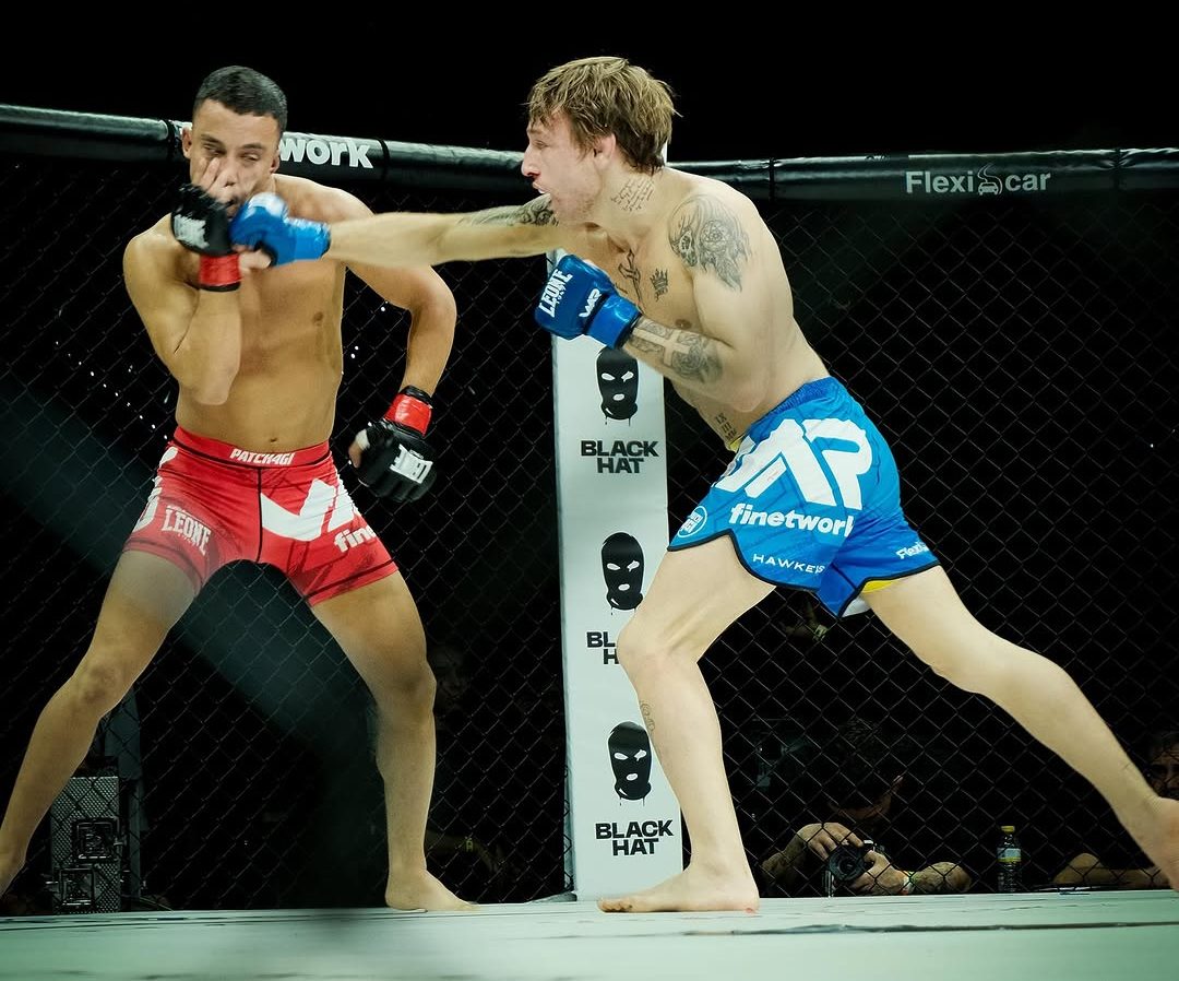 Ahmed El Idrissi se impuso a Borja García en las cartulinas de los jueces y es el nuevo campeón de la promotora tras WAR 7.