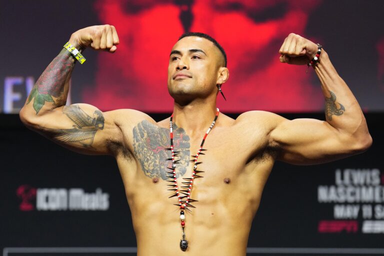 Tras el brutal KO de Carlos Ulberg a Dominick Reyes, el neozelandés entra en la carrera directa por el cinturón semipesado de la UFC.